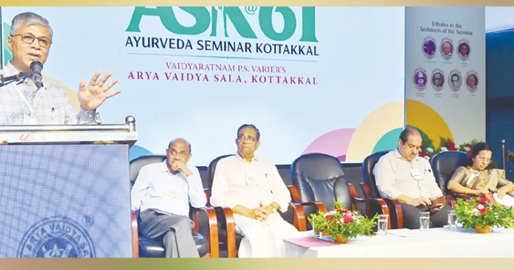 കോട്ടയ്ക്കല്‍ ആര്യവൈദ്യശാല സംഘടിപ്പിച്ച ആയുര്‍വ്വേദ സെമിനാര്‍ കേന്ദ്ര ആയുഷ് മന്ത്രാലയം സെക്രട്ടറി ഡോ. രാജേഷ് കൊട്ടേച്ച ഉദ്ഘാടനം ചെയ്യുന്നു