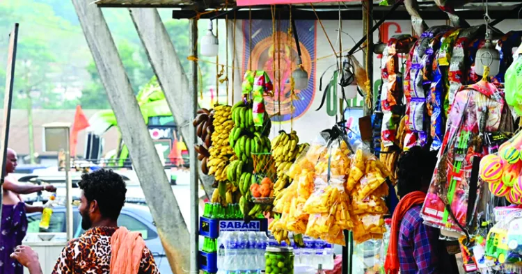 നിലയ്ക്കലിലെ കടകളില്‍ വിറ്റഴിക്കുന്ന കുപ്പിവെള്ളവും 
പ്ലാസ്റ്റിക്ക് കളിപ്പാട്ടങ്ങളും