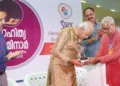 ജന്മഭൂമി സാഹിത്യ സെമിനാര്‍ ഉദ്ഘാടനം ചെയ്ത പ്രസിദ്ധ നീരൂപകന്‍ ആഷാ മേനോന് ജന്മഭൂമി എഡിറ്റര്‍ കെ.എന്‍.ആര്‍. നമ്പൂതിരി ഉപഹാരം സമ്മാനിക്കുന്നു. സാഹിത്യ നീരൂപകരായ കെ.എം. നരേന്ദ്രന്‍, ഡോ.ശ്രീശൈലം ഉണ്ണിക്കൃഷ്ണന്‍, ഡോ.പി. ശിവപ്രസാദ് സമീപം.