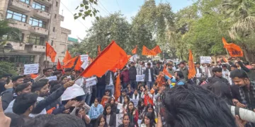 ദല്‍ഹി തമിഴ്നാട് ഭവനിലേക്ക് എബിവിപി നടത്തിയ മാര്‍ച്ച്‌