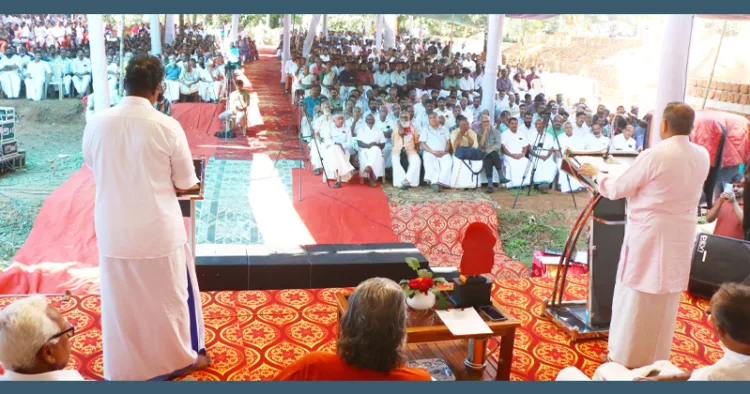 ഏളക്കുഴിയില്‍ പഴശ്ശിരാജ സാംസ്‌കാരിക നിലയം സമര്‍പ്പണസഭയില്‍ ആര്‍എസ്എസ് സര്‍കാര്യവാഹ് ദത്താത്രേയ ഹൊസബാളെ സംസാരിക്കുന്നു