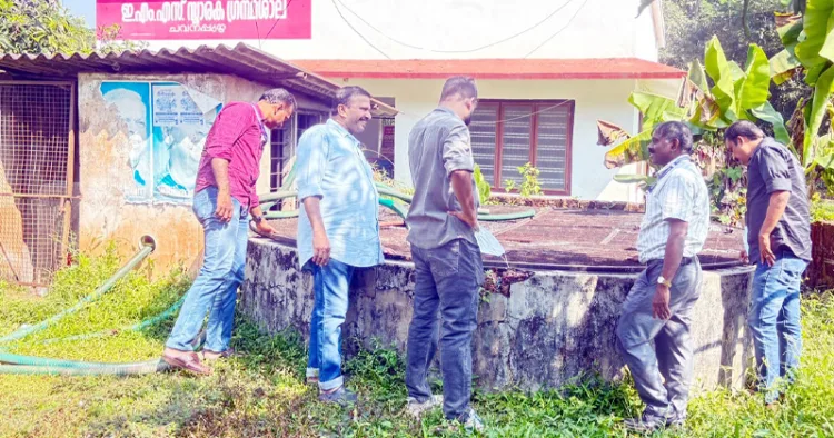 ആരോഗ്യ വിഭാഗം കുറുമാത്തൂരിലെ കിണര്‍ പരിശോധിക്കുന്നു