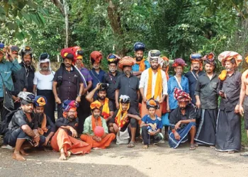 കാല്‍നടയായി ശബരിമലയിലേക്ക് യാത്ര തിരിച്ച കുന്നത്തുകാല്‍ പദയാത്രാ സംഘം