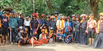 കാല്‍നടയായി ശബരിമലയിലേക്ക് യാത്ര തിരിച്ച കുന്നത്തുകാല്‍ പദയാത്രാ സംഘം