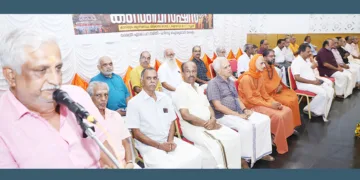 തൃശ്ശൂരില്‍ ചേര്‍ന്ന ക്ഷേത്രാചാര സംരക്ഷണ കണ്‍വെന്‍ഷനില്‍ പെരുവനം കുട്ടന്‍ മാരാര്‍ സംസാരിക്കുന്നു