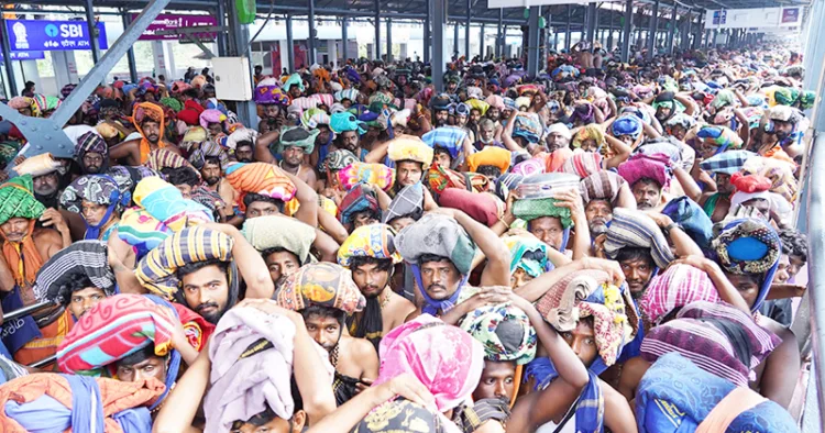 സന്നിധാനത്ത് ഇന്നലെ അനുഭവപ്പെട്ട ഭക്തജനത്തിരക്ക്‌