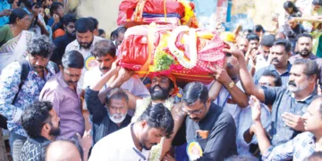 ആര്യങ്കാവ്, അച്ചന്‍കോവില്‍ അയ്യപ്പക്ഷേത്രങ്ങളിലേക്കുള്ള തിരുവാഭരണം പുനലൂര്‍ പുതിയിടത്ത് ശ്രീകൃഷ്ണ സ്വാമി ക്ഷേത്രത്തില്‍ നിന്ന് പുറപ്പെടുന്നു