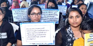 ഇംഗ്ലീഷ് അധ്യാപകരുടെ നിയമനം ആവശ്യപ്പെട്ട് നടത്തിയ 
പിച്ചയെടുക്കല്‍ സമരം.