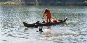 മുതലയുടെ സാന്നിധ്യം ചാലക്കുടി പുഴയില്‍ ഫയര്‍ ഫോഴ്‌സ് സ്‌കൂബ ടീം നടത്തുന്ന തിരച്ചില്‍