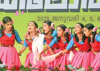 വയനാട് വെള്ളാര്‍മല സ്‌കൂളിലെ കുട്ടികള്‍ കലോത്സവ ഉദ്ഘാടന വേദിയില്‍ അവതരിപ്പിച്ച നൃത്തം