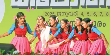 വയനാട് വെള്ളാര്‍മല സ്‌കൂളിലെ കുട്ടികള്‍ കലോത്സവ ഉദ്ഘാടന വേദിയില്‍ അവതരിപ്പിച്ച നൃത്തം