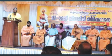 ശിവഗിരി തീര്‍ത്ഥാടനകാല സമാപന സമ്മേളനത്തില്‍ നടന്‍ കൊല്ലം തുളസി മുഖ്യപ്രഭാഷണം നടത്തുന്നു. സ്വാമി അസംഗാനന്ദഗിരി, സ്വാമി അവ്യയാനന്ദ, ബിനു, സ്വാമി സച്ചിദാനന്ദ, സ്വാമി ശാരദാനന്ദ, സ്വാമി സത്യാനന്ദ സരസ്വതി എന്നിവര്‍ സമീപം