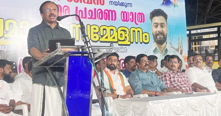 എലപ്പുള്ളിയില്‍ മദ്യനിര്‍മാണ കമ്പനിക്ക് അനുമതി നല്‍കിയതിനെതിരെ ബിജെപി പാലക്കാട് ഈസ്റ്റ് ജില്ലാ അധ്യക്ഷന്‍ പ്രശാന്ത് ശിവന്‍ നയിച്ച സമര പ്രചരണ ജാഥയുടെ സമാപന സമ്മേളനം മുന്‍ കേന്ദ്രമന്ത്രി വി. മുരളീധരന്‍ ഉദ്ഘാടനം ചെയ്യുന്നു.