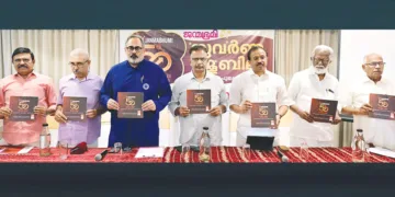 തിരുവനന്തപുരത്ത് നടക്കുന്ന ജന്മഭൂമി സുവര്‍ണജൂബിലി ആഘോഷങ്ങളുടെ ബ്രോഷര്‍ പ്രകാശനം സംഘാടക സമിതിയോഗത്തില്‍ നിര്‍വഹിച്ചപ്പോള്‍. ജന്മഭൂമി ഡയറക്ടര്‍ ടി. ജയചന്ദ്രന്‍, മാനേജിങ് ഡയറക്ടര്‍ എം. രാധാകൃഷ്ണന്‍, മുന്‍ കേന്ദ്രമന്ത്രി രാജീവ്ചന്ദ്രശേഖര്‍, ആര്‍എസ്എസ് പ്രാന്ത സഹകാര്യവാഹ് കെ.ബി. ശ്രീകുമാര്‍, മുന്‍കേന്ദ്രമന്ത്രി വി. മുരളീധരന്‍, മുന്‍ ഗവര്‍ണര്‍ കുമ്മനം രാജശേഖരന്‍, മുതിര്‍ന്ന ബിജെപി നേതാവ് കെ. രാമന്‍പിള്ള എന്നിവര്‍