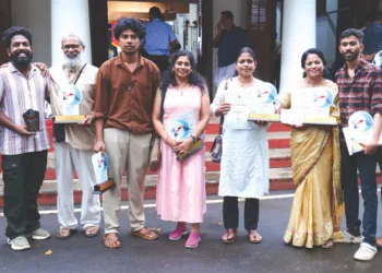 മൊളഞ്ഞി ഷോര്‍ട്ട് ഫിലിമിന്റെ അണിയറ പ്രവര്‍ത്തകരും അഭിനേതാക്കളും