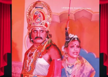 രാധാകൃഷ്ണഭട്ടും ഗായത്രി ഭട്ടും ഒരു നാടകത്തില്‍ (ഫയല്‍)