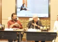 സംസ്ഥാനത്തെ ടൂറിസം പദ്ധതികളുടെ അവലോകന യോഗത്തില്‍ കേന്ദ്ര ടൂറിസം മന്ത്രി ഗജേന്ദ്ര സിങ് ഷെഖാവത്ത് സംസാരിക്കുന്നു. കേന്ദ്ര ടൂറിസം സഹമന്ത്രി സുരേഷ് ഗോപി, സംസ്ഥാന- ടൂറിസം മന്ത്രി പി.എ. മുഹമ്മദ് റിയാസ്, കേന്ദ്ര ടൂറിസം അഡീഷണല്‍ സെക്രട്ടറി സുമന്‍ ബില്ല എന്നിവര്‍ സമീപം