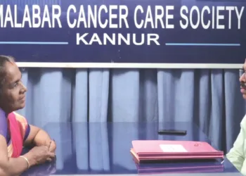 വസുമതി മലബാര്‍ കാന്‍സര്‍ കെയര്‍ സൊസൈറ്റി ഫൗണ്ടര്‍
പ്രസിഡന്റ് ഡി. കൃഷ്ണനാഥ പൈയോടൊപ്പം