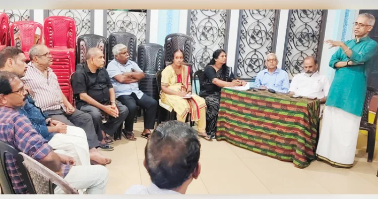 കരമനയില്‍ നടന്ന ജന്മഭൂമി സുവര്‍ണ ജൂബിലി വിഷന്‍ അനന്തപുരി സദസില്‍ എസ്ബിഐ മുന്‍ റീജിയണല്‍ മാനേജര്‍ ആദി കേശവന്‍ സംസാരിക്കുന്നു