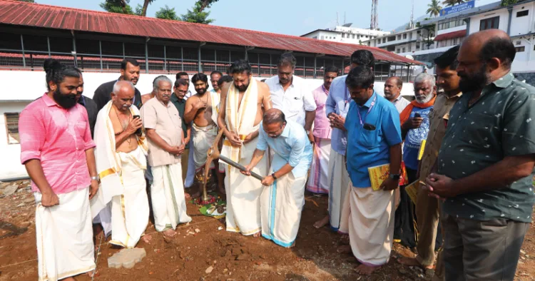 സന്നിധാനത്ത് നടന്ന പുതിയ ഭസ്മക്കുളത്തിന്റെ നിര്‍മ്മാണ ഉദ്ഘാടന ചടങ്ങ്