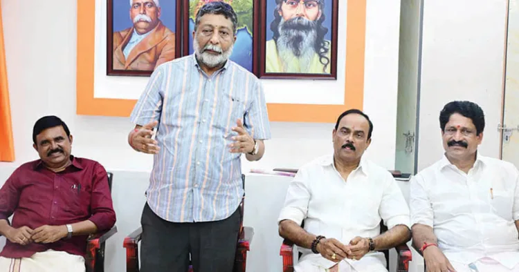 ചാലയില്‍ നടന്ന ജന സദസ്സില്‍  ഡോ. എന്‍ മധുസൂദനന്‍ പിള്ള വിഷയം  അവതരിപ്പിക്കുന്നു. റ്റി ജയചന്ദ്രന്‍ , ചാല വാര്‍ഡ്  കൗണ്‍സിലര്‍ സിമി  ജ്യോതിഷ്, നടരാജ്  കണ്ണന്‍ സമീപം