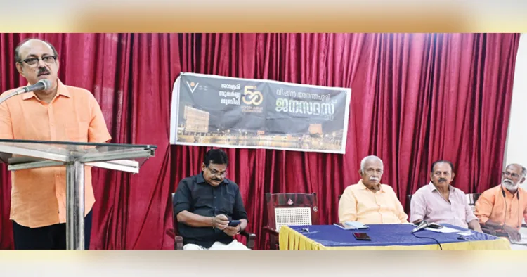 ശാസ്തമംഗലത്ത് നടന്ന ജനസദസില്‍ നിര്‍മാതാവ് ജി.സുരേഷ്‌കുമാര്‍ സംസാരിക്കുന്നു