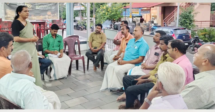 ശ്രീകാര്യം വാര്‍ഡ് ജനസദസ്സ് കൗണ്‍സിലര്‍ സിമി ജ്യോതിഷ് ഉദ്ഘാടനം ചെയ്യുന്നു