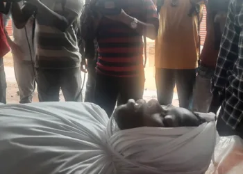 ഗോകുലിന്റെ മൃതദേഹം പോസ്റ്റ് മോര്‍ട്ടം കഴിഞ്ഞ് കോഴിക്കോട് മെഡിക്കല്‍ കോളജ് മോര്‍ച്ചറിയില്‍ നിന്ന് പുറത്തേക്ക് കൊണ്ടുവന്നപ്പോള്‍