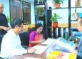 കിഴക്കന്‍ ഹിമാലയത്തില്‍ സമൂഹ പ്രതിരോധശേഷിയും ദുരന്ത തയാറെടുപ്പും ശക്തിപ്പെടുത്തുന്നതിനുള്ള ധാരണാപത്രത്തില്‍ ഡോ. മനീഷ വിനോദിനി രമേഷ്, പ്രഭാകര്‍റായ് എന്നിവര്‍ ചേര്‍ന്ന് ഒപ്പുവെയ്ക്കുന്നു
