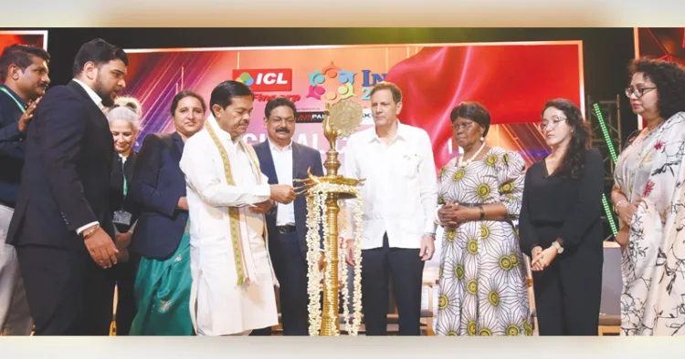 നാഷണല്‍ ഇന്‍ഡസ്ട്രീസ് ഡെവലപ്‌മെന്റ് കൗണ്‍സില്‍ കമ്മിറ്റി സംഘടിപ്പിക്കുന്ന ഇന്ത്യന്‍ ഇന്‍ഡസ്ട്രീസ് ഡെവലപ്‌മെന്റ് എക്‌സിബിഷന്‍ കേന്ദ്ര മന്ത്രി ബി.എല്‍. വര്‍മ്മ ഉദ്ഘാടനം ചെയ്യുന്നു