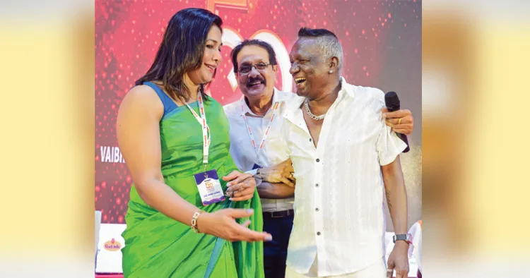 ഒളിമ്പിക്‌സ് ചിരി... ജന്മഭൂമി സുവര്‍ണ ജൂബിലി ആഘോഷങ്ങളുടെ ഭാഗമായി തിരുവനന്തപുരത്ത് സംഘടിപ്പിച്ച സെമിനാറില്‍ പങ്കെടുക്കാനെത്തിയ അത്‌ലറ്റിക് ഫെഡറേഷന്‍ ഓഫ് ഇന്ത്യ വൈസ് പ്രസിഡന്റ് ഒളിമ്പ്യന്‍ അഞ്ജു ബോബി ജോര്‍ജും പദ്മശ്രീ ഐ.എം. വിജയനും സൗഹൃദം പങ്കിടുന്നു. മുന്‍ അന്താരാഷ്ട്ര വോളിബോള്‍ താരം എസ്. ഗോപിനാഥ് സമീപം