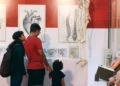 ആരോഗ്യ സ്റ്റാളില്‍ മനുഷ്യന്റെ അസ്ഥികൂടം വീക്ഷിക്കുന്ന കുടുംബം