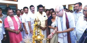 ആര്‍എസ്എസ് കോതമംഗലം ഖണ്ഡ് കാര്യാലയം അഖില ഭാരതീയ കുടുംബപ്രബോധന്‍ സംയോജക് പ്രൊഫ. രവീന്ദ്ര ജോഷി ഉദ്ഘാടനം ചെയ്യുന്നു. ഖണ്ഡ് സംഘചാലക് ഇ.എന്‍. നാരായണന്‍, മൂവാറ്റുപുഴ സംഘ ജില്ല സംഘചാലക് ഇ.വി. നാരായണന്‍, വി. വിശ്വരാജ് എന്നിവര്‍ സമീപം