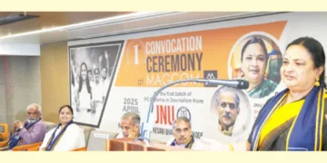 # മാഗ്‌കോമിലെ ആദ്യ പിജി ബാച്ച് വിദ്യാര്‍ഥികളുടെ ബിരുദദാന ചടങ്ങില്‍ ജെഎന്‍യു വൈസ് ചാന്‍സലര്‍ ശാന്തിശ്രീ ധുളിപുടി പണ്ഡിറ്റ് സംസാരിക്കുന്നു. മാഗ്‌കോം ഗവേണിങ് ബോഡി ചെയര്‍മാന്‍ എ.കെ. പ്രശാന്ത്, ജെഎന്‍യു പ്രൊഫസര്‍ റീത്ത സോണി, പ്രജ്ഞാ പ്രവാഹ് ദേശീയ സംയോജക് ജെ. നന്ദകുമാര്‍, മാഗ്കകോം ഡയറക്ടര്‍ എ.കെ. അനുരാജ് എന്നിവര്‍ വേദിയില്‍