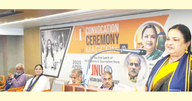 # മാഗ്‌കോമിലെ ആദ്യ പിജി ബാച്ച് വിദ്യാര്‍ഥികളുടെ ബിരുദദാന ചടങ്ങില്‍ ജെഎന്‍യു വൈസ് ചാന്‍സലര്‍ ശാന്തിശ്രീ ധുളിപുടി പണ്ഡിറ്റ് സംസാരിക്കുന്നു. മാഗ്‌കോം ഗവേണിങ് ബോഡി ചെയര്‍മാന്‍ എ.കെ. പ്രശാന്ത്, ജെഎന്‍യു പ്രൊഫസര്‍ റീത്ത സോണി, പ്രജ്ഞാ പ്രവാഹ് ദേശീയ സംയോജക് ജെ. നന്ദകുമാര്‍, മാഗ്കകോം ഡയറക്ടര്‍ എ.കെ. അനുരാജ് എന്നിവര്‍ വേദിയില്‍