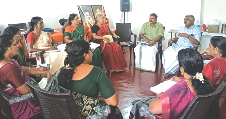 കോട്ടയത്ത് ഹിന്ദു ഐക്യവേദി കാര്യാലയമായ സത്യാനന്ദത്തില്‍ നടന്ന മഹിളാ ഐക്യവേദി സംസ്ഥാന സമിതി യോഗം
