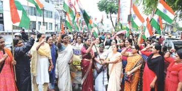 മഹിളാ സമന്വയവേദി തിരുവനന്തപുരം മഹാനഗറിന്റെ ആഭിമുഖ്യത്തില്‍ നടന്ന ഓപ്പറേഷന്‍ സിന്ദൂര്‍ സ്വാഭിമാന റാലി രക്തസാക്ഷി മണ്ഡപത്തില്‍ സമാപന ചടങ്ങില്‍ ലഫ്. കേണല്‍ ടി.പി. പൊന്നമ്മ ഉദ്ഘാടനം ചെയ്യുന്നു