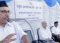 കല്ലേക്കാട് വ്യാസവിദ്യാപീഠത്തില്‍ നടന്ന ക്ഷേത്രീയ കാര്യകര്‍ത്താവികാസ് വര്‍ഗ് സമാപന പൊതുപരിപാടിയില്‍ ആര്‍എസ്എസ് ക്ഷേത്രീയ കാര്യവാഹ് എം. രാധാകൃഷ്ണന്‍ മുഖ്യപ്രഭാഷണം നടത്തുന്നു. എയര്‍ കമ്മഡോര്‍ സതീഷ് മേനോന്‍, വര്‍ഗ് സര്‍വാധികാരിയും മധുര വിഭാഗ് സംഘചാലകുമായ ബി. ശിവലിംഗം സമീപം