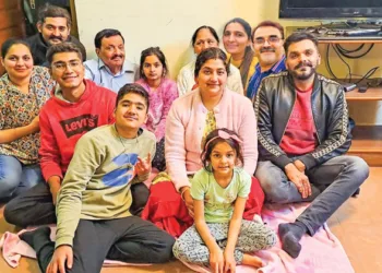 നഗിന്‍ദാസും കുടുംബവും ഊട്ടിയിലെ വീട്ടില്‍