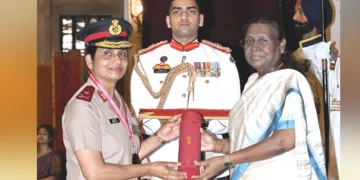 രാഷ്ട്രപതി ഭവനില്‍ നടന്ന ചടങ്ങില്‍ ദേശീയ ഫ്ളോറന്‍സ് നൈറ്റിംഗേല്‍ പുരസ്‌കാരം രാഷ്ട്രപതി ദ്രൗപദി മുര്‍മുവില്‍ നിന്ന് മിലിറ്ററി നഴ്സിങ് സര്‍വീസ് അഡീ. ഡയറക്ടര്‍ ജനറല്‍ മേജര്‍ ജനറല്‍ പി.ഡി. ഷീന ഏറ്റുവാങ്ങുന്നു. തൃശൂര്‍ മാള സ്വദേശിയാണ്‌