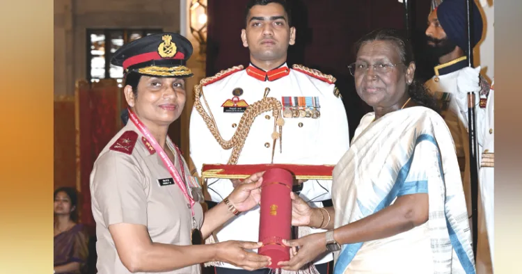 രാഷ്ട്രപതി ഭവനില്‍ നടന്ന ചടങ്ങില്‍ ദേശീയ ഫ്ളോറന്‍സ് നൈറ്റിംഗേല്‍ പുരസ്‌കാരം രാഷ്ട്രപതി ദ്രൗപദി മുര്‍മുവില്‍ നിന്ന് മിലിറ്ററി നഴ്സിങ് സര്‍വീസ് അഡീ. ഡയറക്ടര്‍ ജനറല്‍ മേജര്‍ ജനറല്‍ പി.ഡി. ഷീന ഏറ്റുവാങ്ങുന്നു. തൃശൂര്‍ മാള സ്വദേശിയാണ്‌