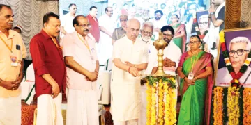 കേരള ക്ഷേത്രസംരക്ഷണ സമിതി 59-ാമത് സംസ്ഥാന സമ്മേളനം തിരുവനന്തപുരം പ്രീയദര്‍ശിനി ഹാളില്‍ ഗവര്‍ണര്‍ 
രാജേന്ദ്ര വിശ്വനാഥ് ആര്‍ലേക്കര്‍ ഉദ്ഘാടനം ചെയ്യുന്നു. കെ. എസ്. നാരായണന്‍, ജി. കെ. സുരേഷ്ബാബു, ഡോ. ടി. പി. സെന്‍കുമാര്‍, കുമ്മനം രാജശേഖരന്‍, മുല്ലപ്പള്ളി കൃഷ്ണന്‍ നമ്പൂതിരി, കുസുമം രാമചന്ദ്രന്‍ തുടങ്ങിയവര്‍ സമീപം.