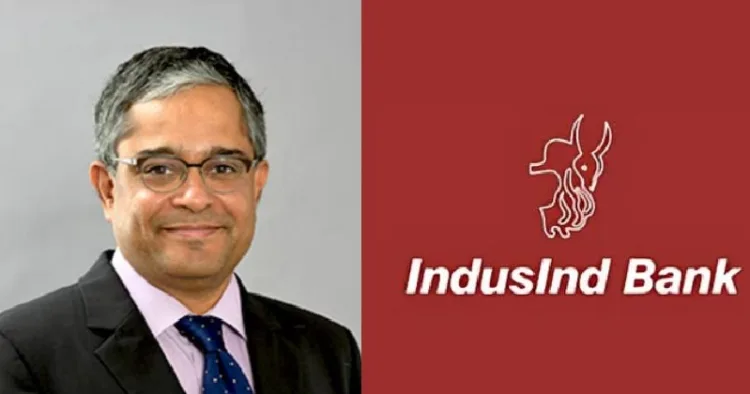 ആക്സിസ് ബാങ്ക് ഡപ്യൂട്ടി സിഇഒ ആയ രാജീവ് ആനന്ദ് (ഇടത്ത്)