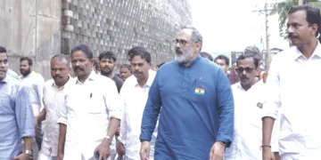 കൂരിയാട് തകര്‍ന്ന ദേശീയപാത ബിജെപി സംസ്ഥാന അദ്ധ്യക്ഷന്‍ രാജീവ് ചന്ദ്രശേഖര്‍ സന്ദര്‍ശിച്ചപ്പോള്‍