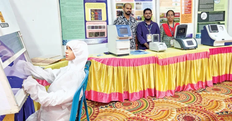 ജന്മഭൂമി മേളയില്‍ തയാറാക്കിയ രാജീവ് ഗാന്ധി മെഡിക്കല്‍
ലബോറട്ടറി സര്‍വീസ് സ്റ്റാള്‍