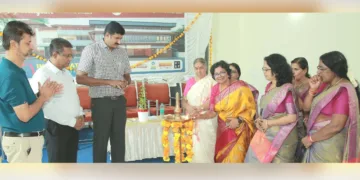 രുഗ്മിണി സ്മൃതി ട്രസ്റ്റിന്റെ കടുങ്ങല്ലൂരിലെ അഭയം- മാതൃശിശു സംരക്ഷണ കേന്ദ്രത്തിന്റെ ഉദ്ഘാടനം ദേശീയ വനിതാ കമ്മിഷന്‍ അധ്യക്ഷ വിജയകിഷോര്‍ രാഹത്കര്‍ നിര്‍വഹിക്കുന്നു
