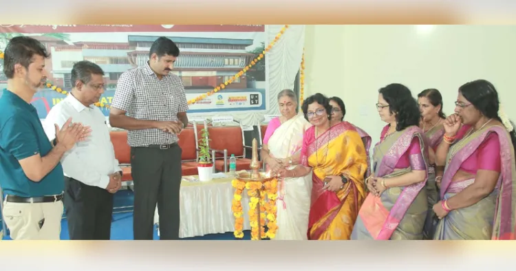 രുഗ്മിണി സ്മൃതി ട്രസ്റ്റിന്റെ കടുങ്ങല്ലൂരിലെ അഭയം- മാതൃശിശു സംരക്ഷണ കേന്ദ്രത്തിന്റെ ഉദ്ഘാടനം ദേശീയ വനിതാ കമ്മിഷന്‍ അധ്യക്ഷ വിജയകിഷോര്‍ രാഹത്കര്‍ നിര്‍വഹിക്കുന്നു