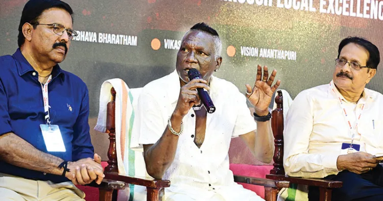 കേരള ആന്‍ഡ് ഒളിമ്പിക് മിഷന്‍ എന്ന വിഷയത്തെക്കുറിച്ചുള്ള സെമിനാറില്‍ ഫോര്‍മര്‍ ഇന്ത്യന്‍ ഫുട്‌ബോള്‍ പ്ലെയര്‍ ഐ.എം.വിജയന്‍ സംസാരിക്കുന്നു. എസ്. രാജീവ്, എസ്.ഗോപിനാഥ് ഐപിഎസ് സമീപം
