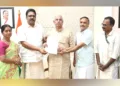 രാജ്ഭവന്റെ പരിഗണനയിലിരിക്കുന്ന സര്‍വകലാശാലാ നിയമ ഭേദഗതി ബില്‍ അംഗീകരിക്കരുതെന്നാവശ്യപ്പെട്ട് സര്‍വകലാശാലാ സിന്‍ഡിക്കേറ്റ് അംഗങ്ങളും സെനറ്റംഗങ്ങളും ചാന്‍സലര്‍ കൂടിയായ ഗവര്‍ണര്‍ രാജേന്ദ്ര വിശ്വനാഥ ആര്‍ലേക്കര്‍ക്ക് നിവേദനം നല്‍കുന്നു