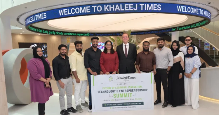 ഖലീജ് ടൈംസ്  സി ഇ ഒ  ചാൾസ് യാഡ്‌ലിയോടൊപ്പം ടാൽറോപ് ടീം